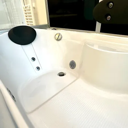 Beefree Whirlpoolsuite34-free Parking & Fast Internet Apartament Pasawa